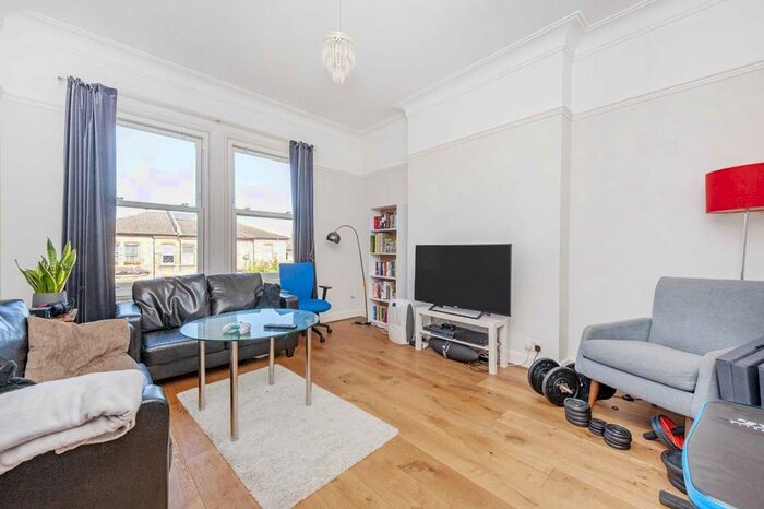4 Bedroom Flat To Rent In Ryde Vale Road, London, SW12