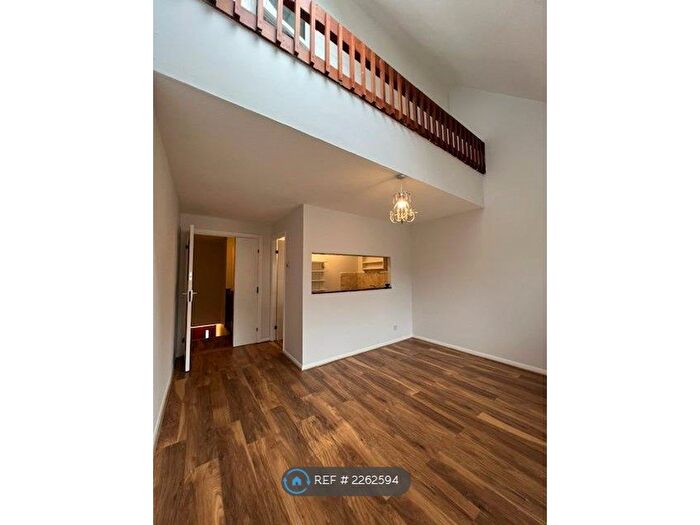 2 Bedroom Maisonette To Rent In Hope Close, Sutton, SM1