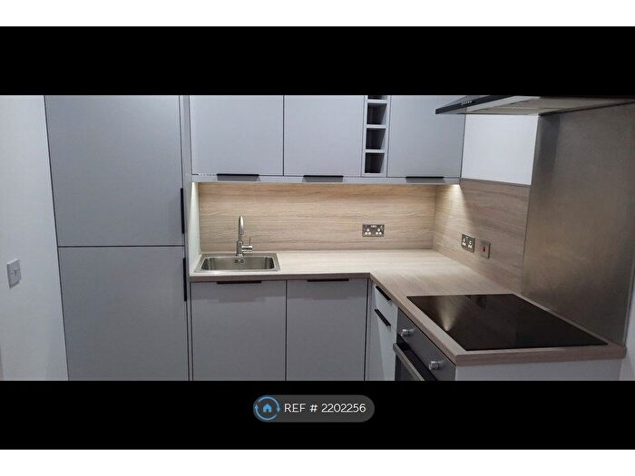 2 Bedroom Flat To Rent In Roxburgh Avenue, Greenock, PA15