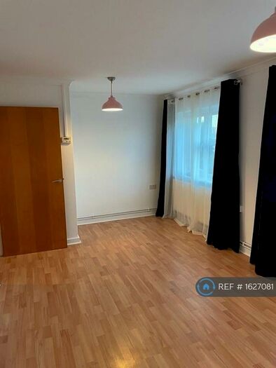 1 Bedroom Flat To Rent In Austen Close, Loughton, IG10