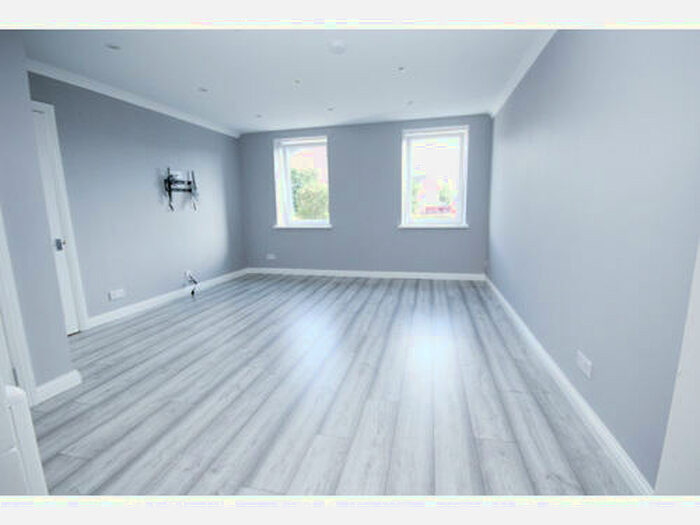 3 Bedroom Flat To Rent In West Pilton Drive, Edinburgh, EH4