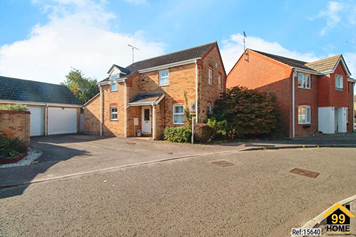 3 Bedroom Detached House For Sale In Laburnum Way, Rayleigh, Essex, SS6