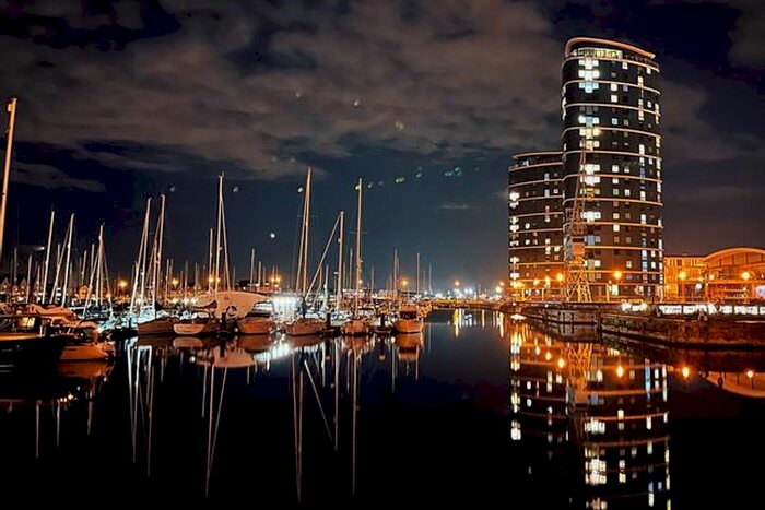 1 Bedroom Flat To Rent In Marina Point East, Dock Head Road, Chatham, Kent., ME4