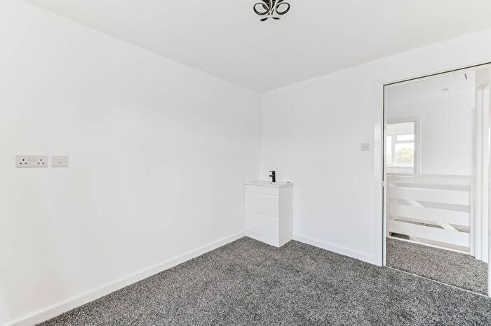 Studio To Rent In Crossways Road, Mitcham, CR4