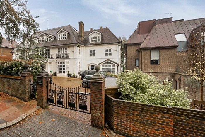 3 Bedroom House For Sale In West Heath Road, Hampstead, NW3
