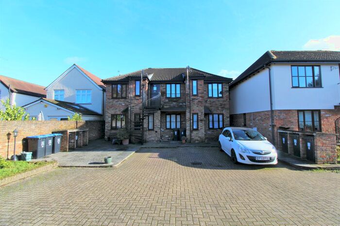 1 Bedroom Flat To Rent In Berrys Court, Berrys Lane, Byfleet KT14