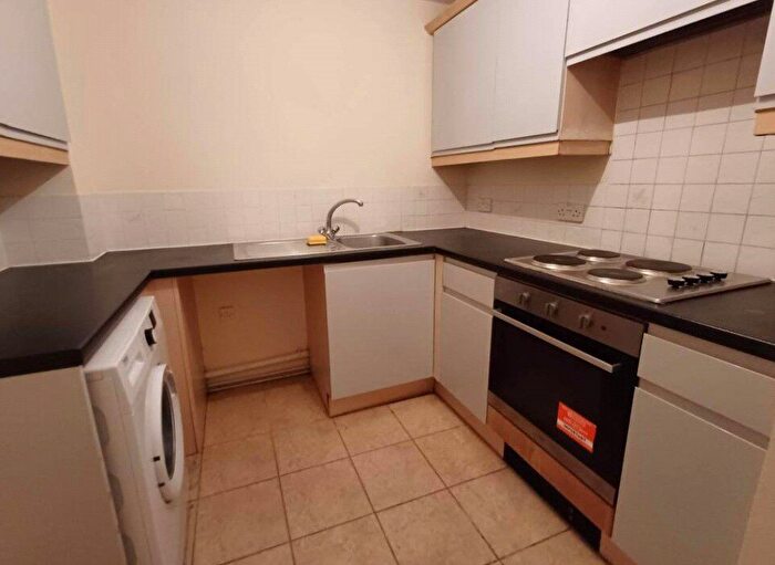 2 Bedroom Flat To Rent In Brent Cross Gardens, London, NW4