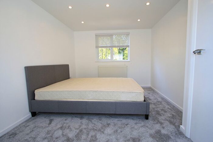 2 Bedroom End Of Terrace House To Rent In Boxley Road, Morden, SM4