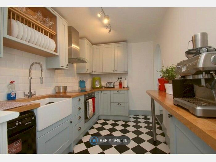 2 Bedroom Maisonette To Rent In Linden Street, Romford, RM7