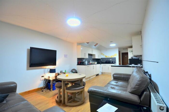 7 Bedroom End Of Terrace House To Rent In Heeley Road, Selly Oak, Birmingham, B29