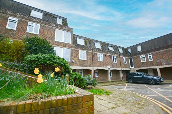 2 Bedroom Flat To Rent In Chates Farm Court, John Street, Brighton, BN2
