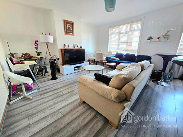 2 Bedroom Flat For Sale In Hankinson Road, Bournemouth, Dorset, BH9