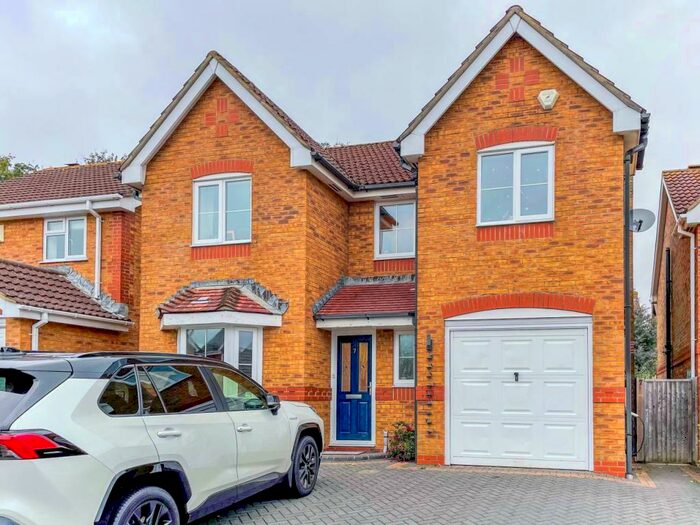 4 Bedroom Detached House To Rent In Rimbury Way, Christchurch, Dorset, BH23