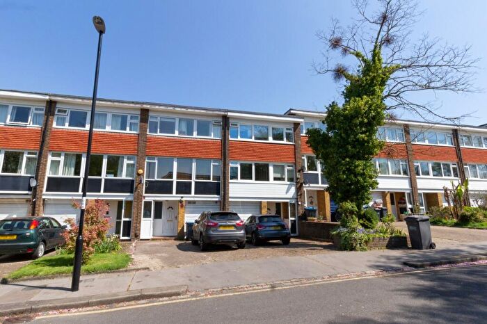 4 Bedroom Terraced House To Rent In Bracewood Gardens, Croydon, CR0