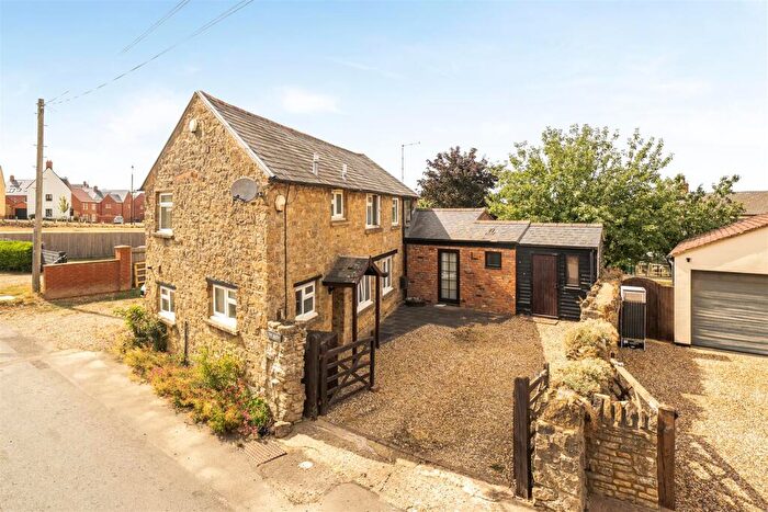 4 Bedroom Barn Conversion For Sale In Wood Burcote, Towcester, NN12