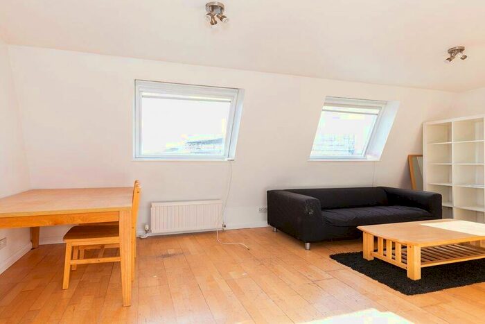 3 Bedroom Flat To Rent In Kentish Town Road, Kentish Town / Camden, NW1
