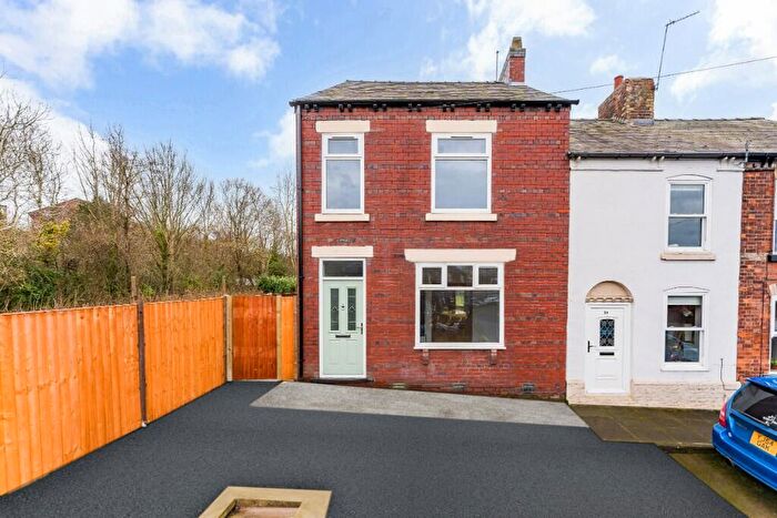 4 Bedroom End Of Terrace House For Sale In Grimshaw Lane, Bollington, Macclesfield, SK10