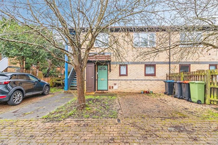 1 Bedroom Maisonette For Sale In Huckleberry Close, Walnut Tree, Milton Keynes, MK7
