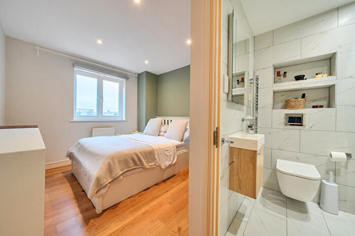 2 Bedroom Apartment For Sale In Pettacre Close, London, SE28