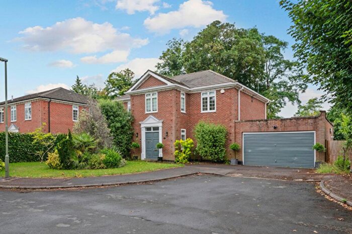5 Bedroom Detached House For Sale In Charlton Kings, Weybridge, KT13