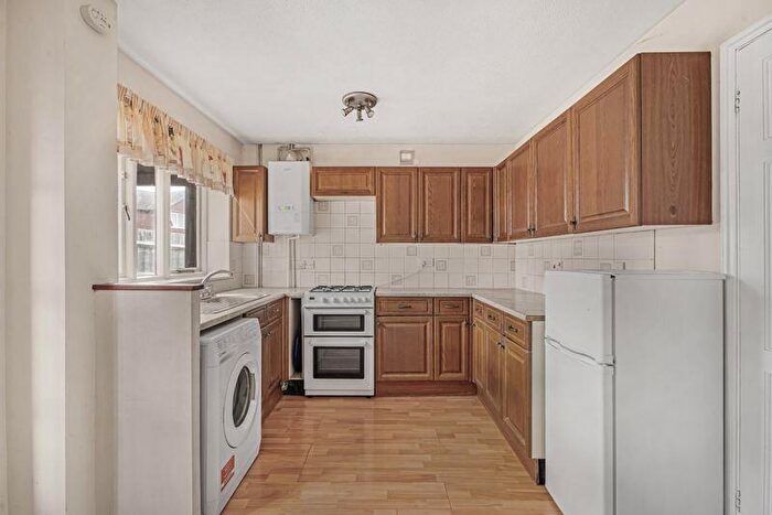 3 Bedroom End Of Terrace House For Sale In Huntingbrooke, Milton Keynes, MK8