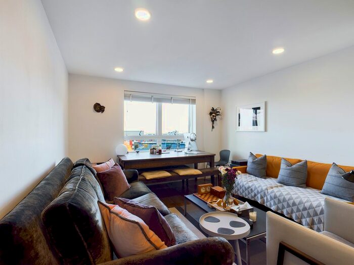 1 Bedroom Flat To Rent In Market Road, London, N7