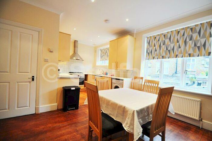 4 Bedroom Apartment To Rent In Aylmer Parade, London, N2