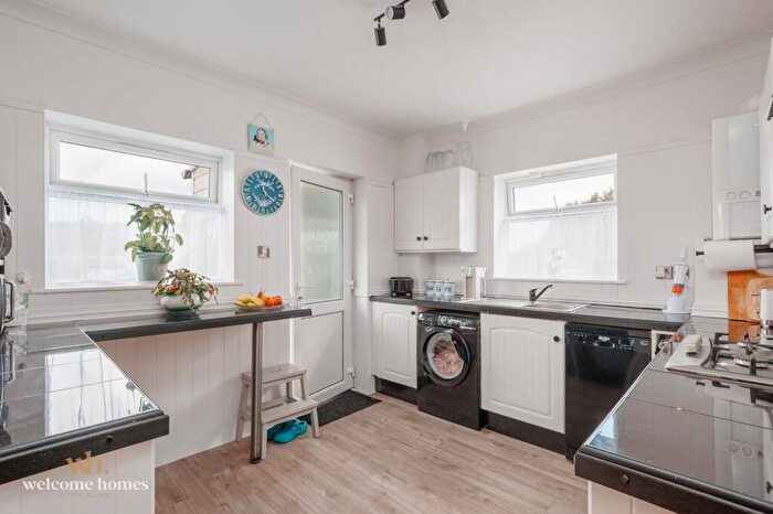 2 Bedroom Flat For Sale In Cooper Dean Drive, Bournemouth, BH8