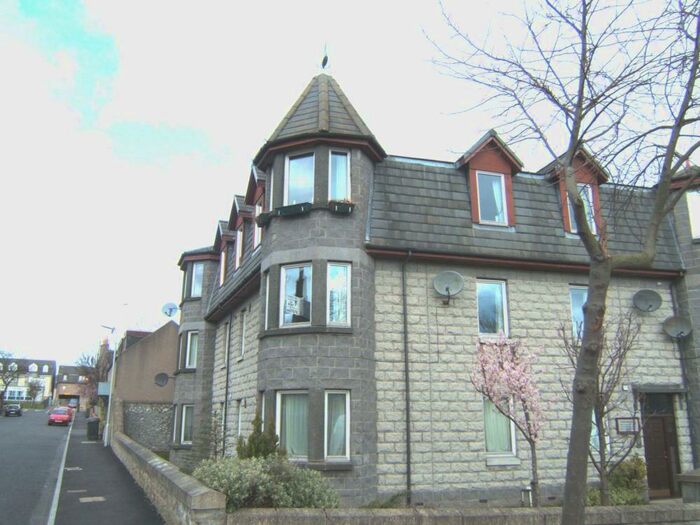 2 Bedroom Flat To Rent In Crathie Gardens West, Aberdeen, AB10