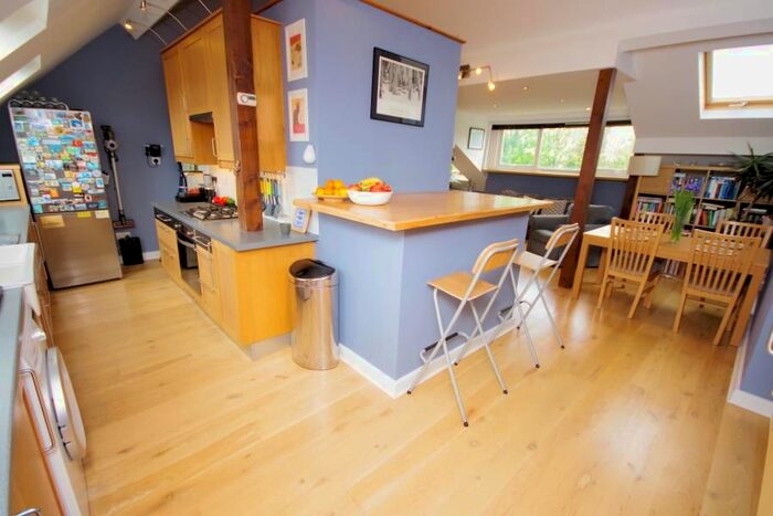 3 Bedroom Flat To Rent In Dollis Park, Finchley, N3