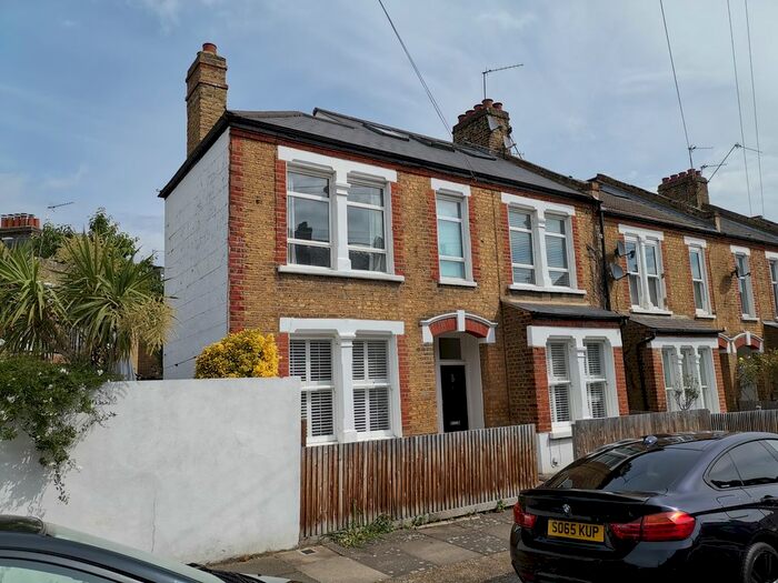 1 Bedroom Flat To Rent In Smeaton Road, Southfields, SW18