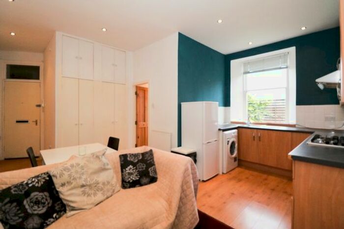 2 Bedroom Flat To Rent In Forest Park Road, West End, Dundee, DD1