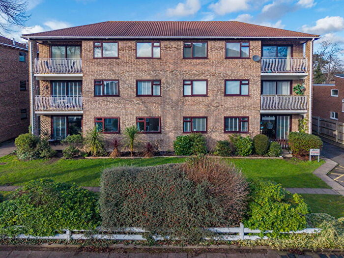 2 Bedroom Flat For Sale In Spencer Road, Bromley, BR1