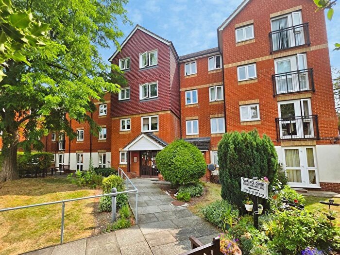 2 Bedroom Flat For Sale In Willow Road, Aylesbury, HP19