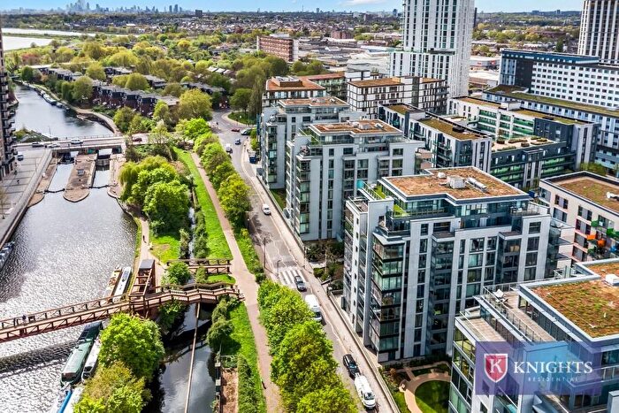 2 Bedroom Flat For Sale In Kingfisher Heights, Hale Village, London, N17