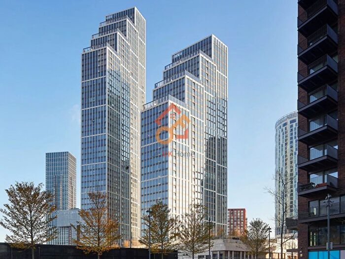 3 Bedroom Flat To Rent In Carnation Way, London, SW8