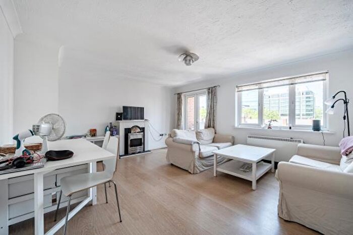 2 Bedroom Apartment For Sale In Queens Road, Reading, RG1