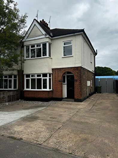 3 Bedroom Semi-Detached House To Rent In Wickford, SS11