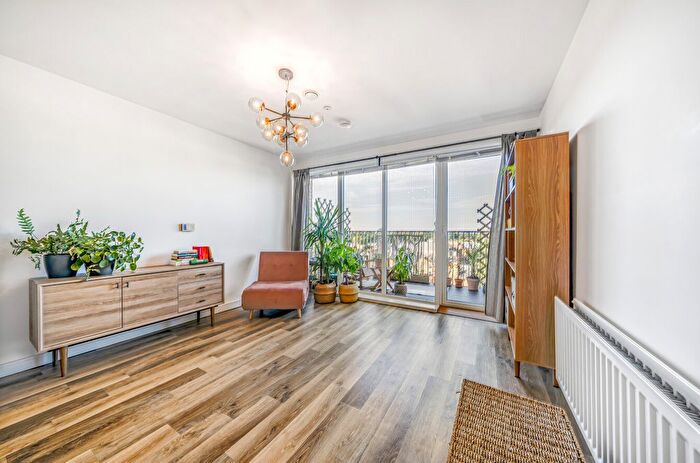 1 Bedroom Flat For Sale In Freedom House, Brownlow Road, London, W13
