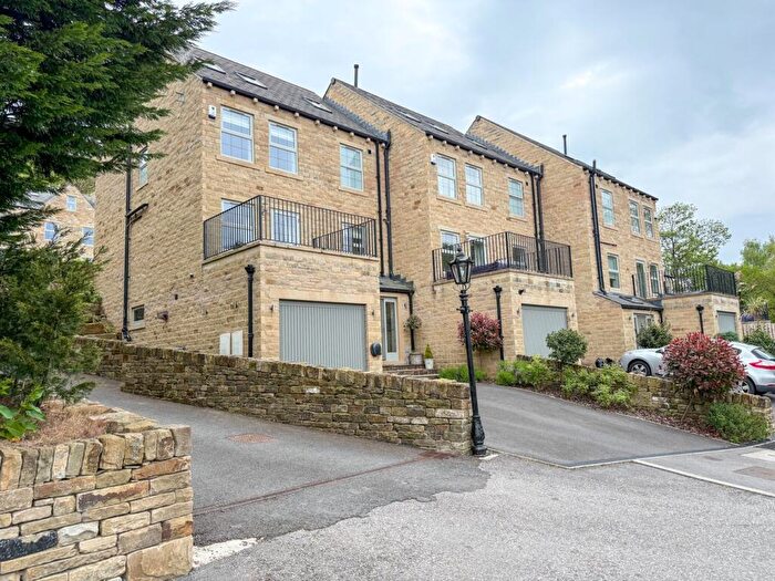 5 Bedroom Character Property For Sale In River Holme View, Brockholes, Holmfirth, HD9