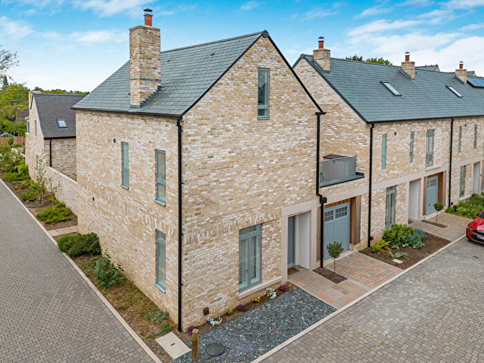 4 Bedroom Link Detached House For Sale In Turvill Place, Cambridge, CB4