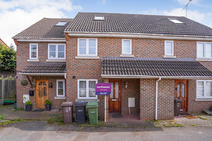 3 Bedroom Terraced House To Rent In Waverley Road, St. Albans, Hertfordshire, AL3