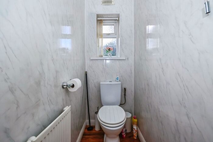 2 Bedroom Bungalow For Sale In Ladybrook Lane, Mansfield, Nottinghamshire, NG18
