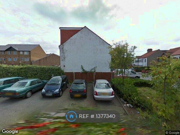 4 Bedroom End Of Terrace House To Rent In Broadway Gardens, Mitcham, CR4