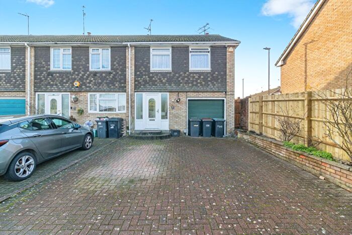 3 Bedroom Terraced House For Sale In Black Swan Lane, Luton, LU3