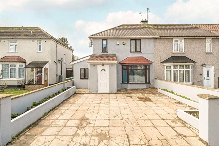 4 Bedroom End Of Terrace House For Sale In Rochester Way, Eltham, SE9