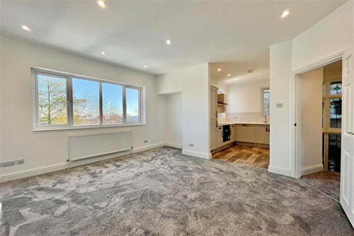 2 Bedroom Flat To Rent In Hilton Avenue, N12