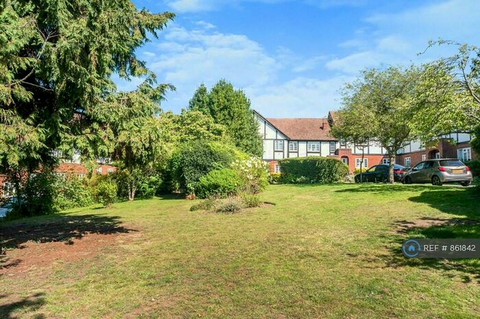 3 Bedroom Maisonette To Rent In Arlington Lodge, Weybridge, KT13