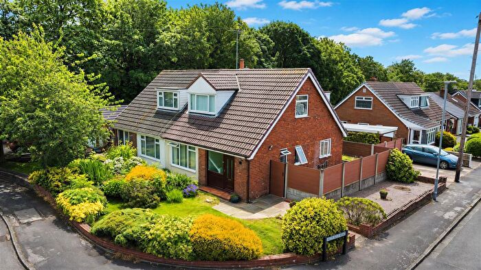 3 Bedroom Semi Detached House For Sale In Clifton Road, Billinge, Wigan, WN5