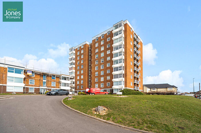 2 Bedroom Flat To Rent In Milford Court, Brighton Road, Lancing, BN15